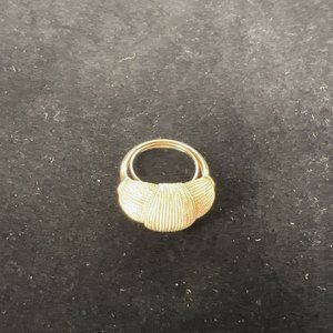 Womens Avon Ring Size 7 Gold Tone knot Jewelry